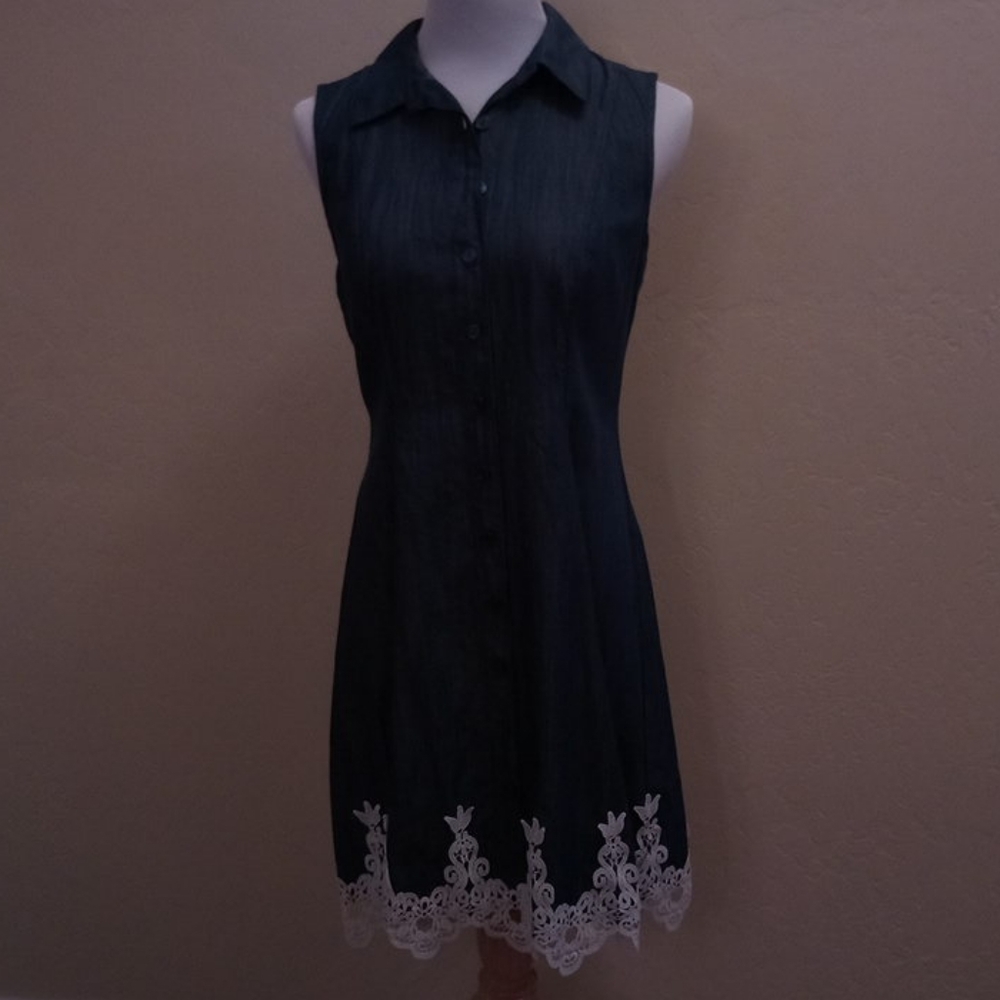 Sleeveless dress